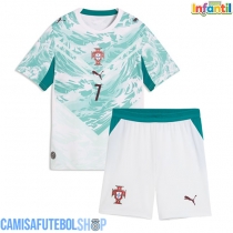 Camisa de time de futebol Portugal Cristiano Ronaldo #7 Replicas 2º Equipamento Infantil Mundo 2026 Manga Curta (+ Calças curtas)